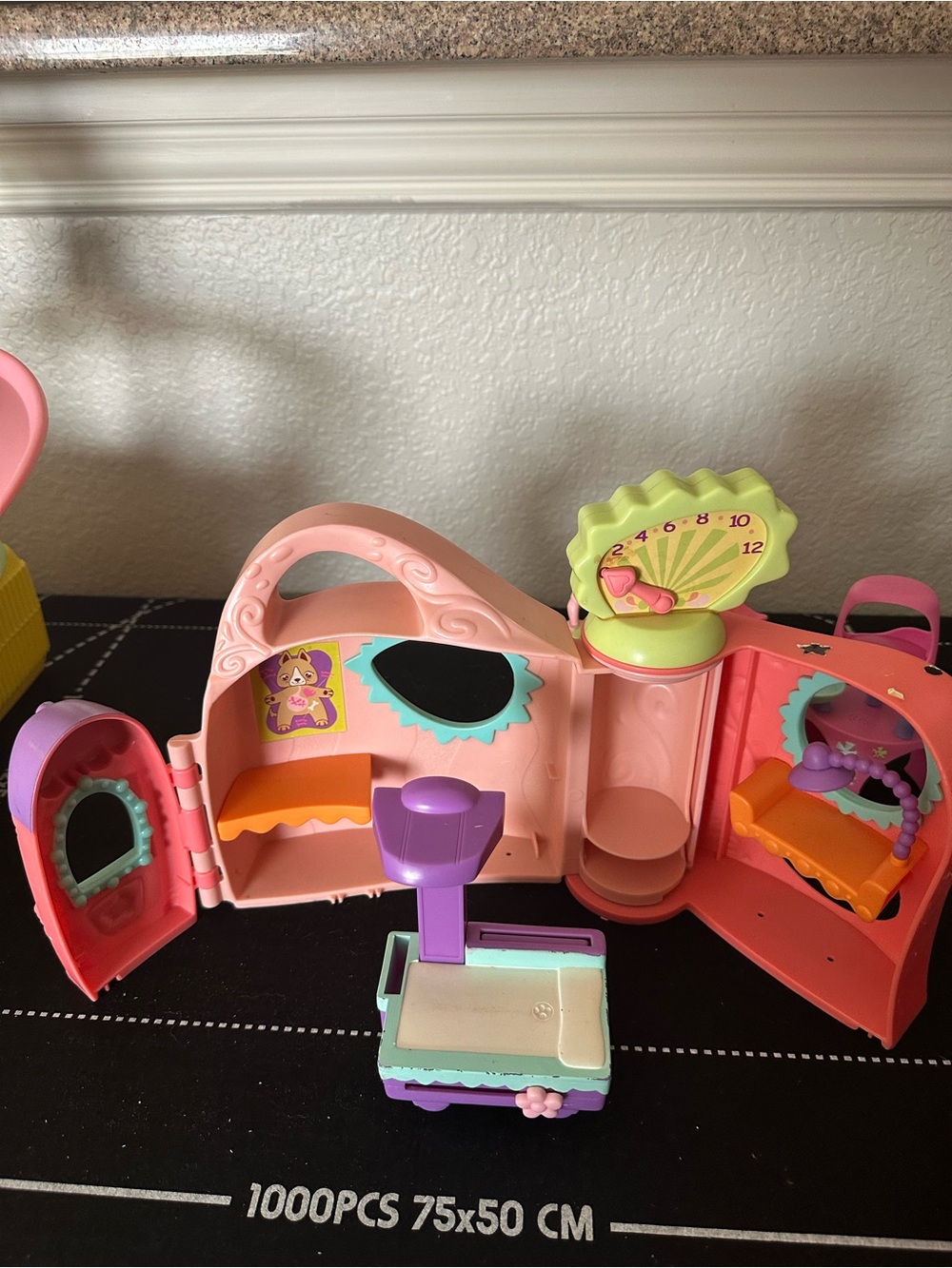 Hasbro Littlest Pet Shop Get Better Center veterinary play set